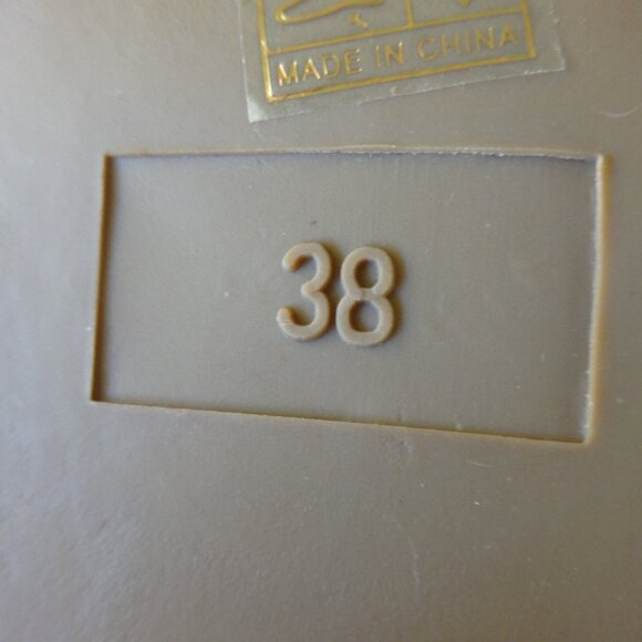 Blue Booties, women's 7 1/2, (38 euro) side zip, faux leather, no brand like new - Picture 8 of 10